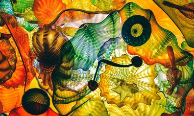 plafond de sculpture en verre au musée Chihuly Garden and Glass