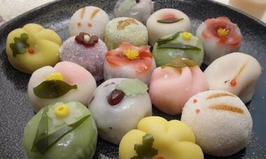Délice japonais : le mochi 16 mochis de couleurs et de forme variés et décorés