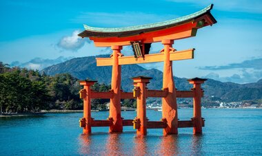 Le torii d'Itsukushima-jinja Le torii du sanctuaire shinto Itsukushima-jinja