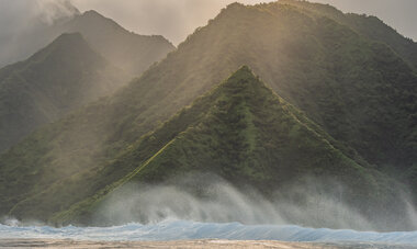monatgne de Teahupo'o