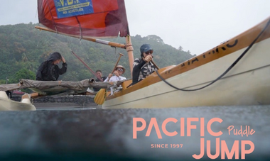 pirogue sous la pluie