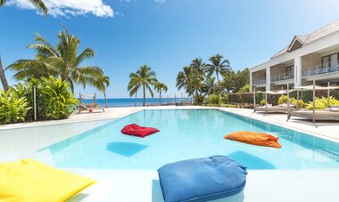 Pool & Beach Cook’s Bay Hotel & Suites