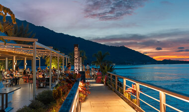 Restaurant Cook’s Bay Hotel & Suites