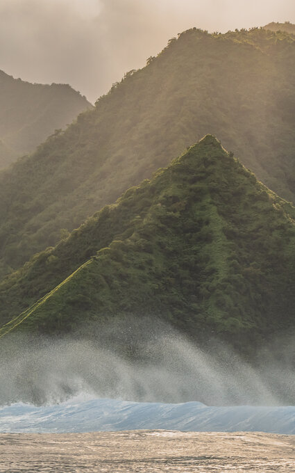 monatgne de Teahupo'o