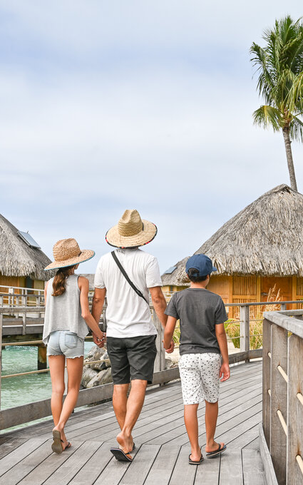 Family  in Bora Bora - Stephanie Mailion